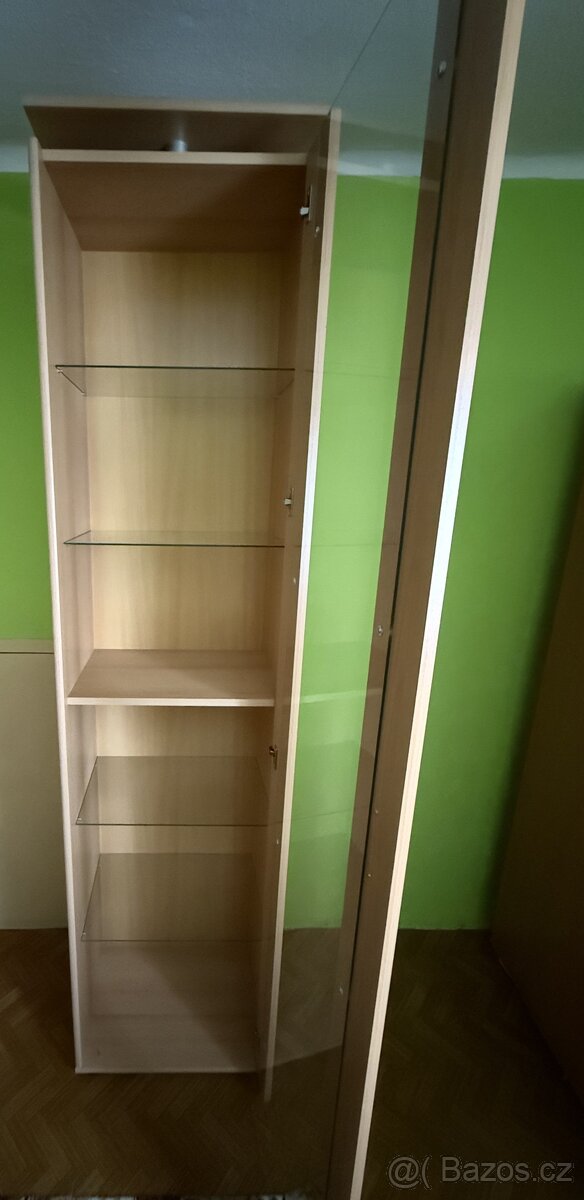 prosklená skříň - 2
