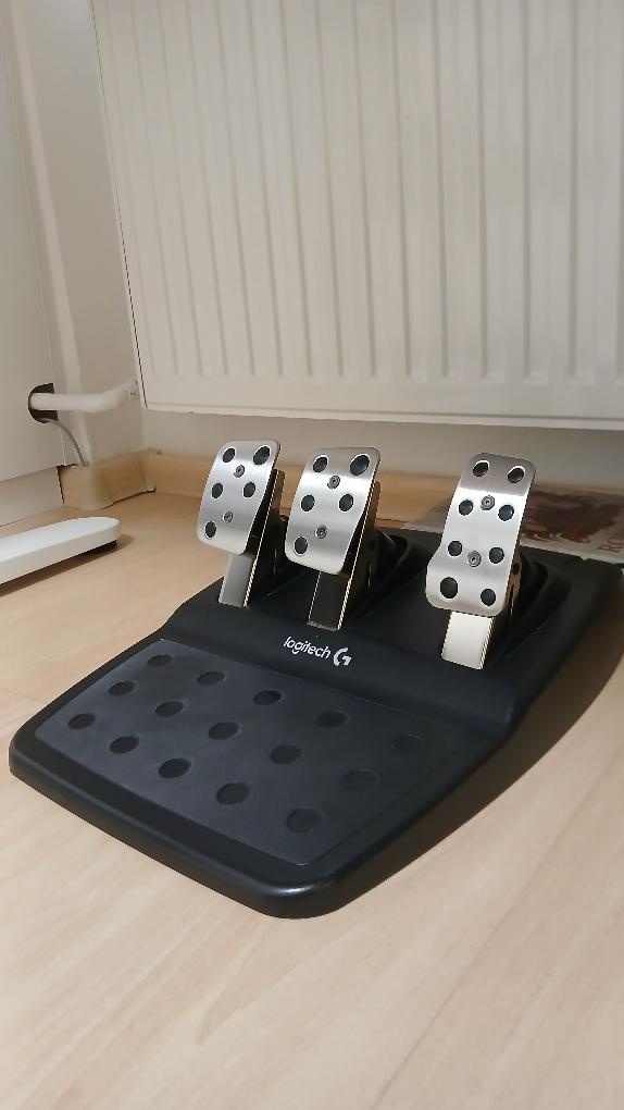Herní Volant Logitech G29 s pedály a řadící pákou - 2