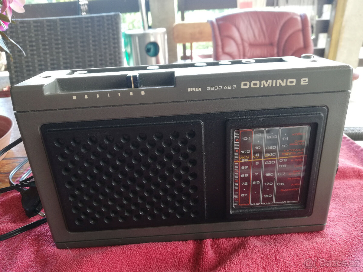 PRODÁM HISTORICKÉ RÁDIO TESLA 2832 AB 3 DOMINO 2 - 2