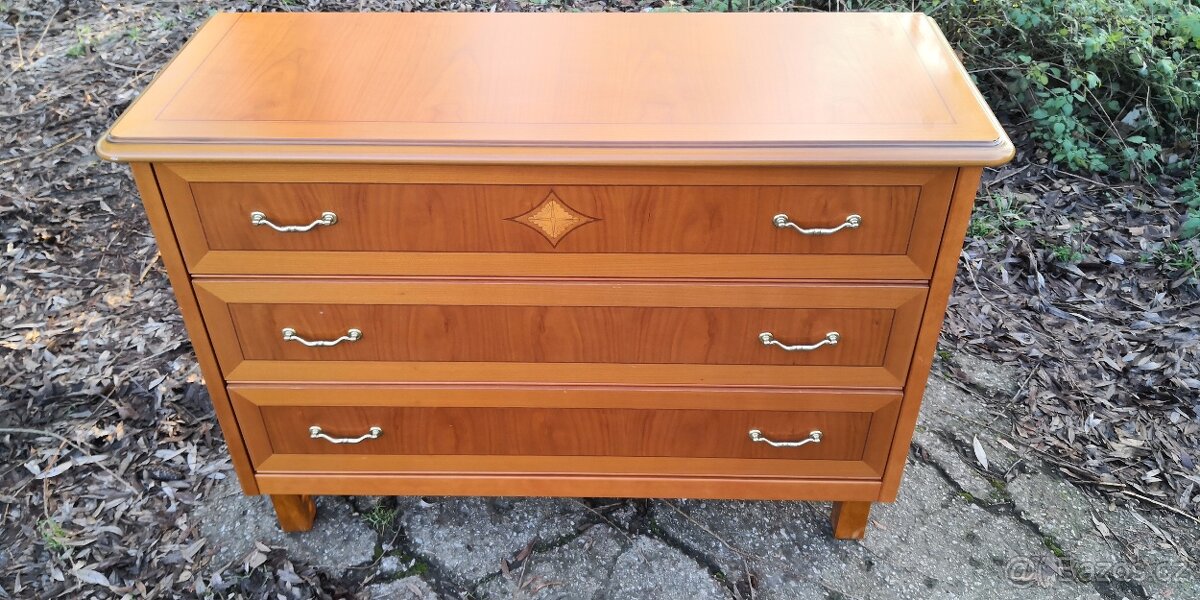 Šuplíková komoda na nožkách - 2