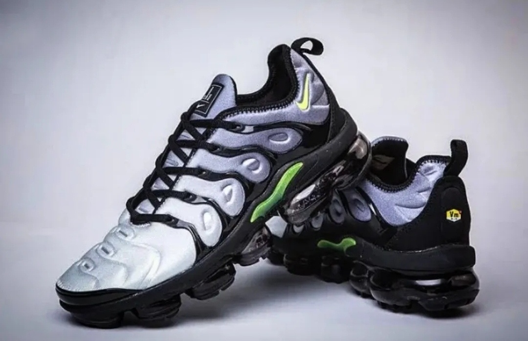 NIKE Air VaporMax PLUS 2019 "Neon Green" - 2