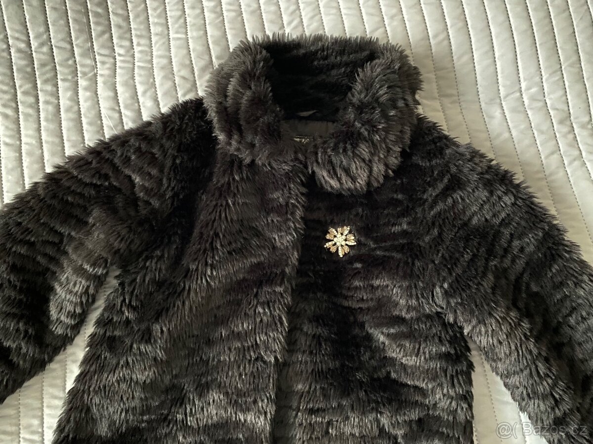 Dívčí černý kožíšek vel. 140-146 - 2