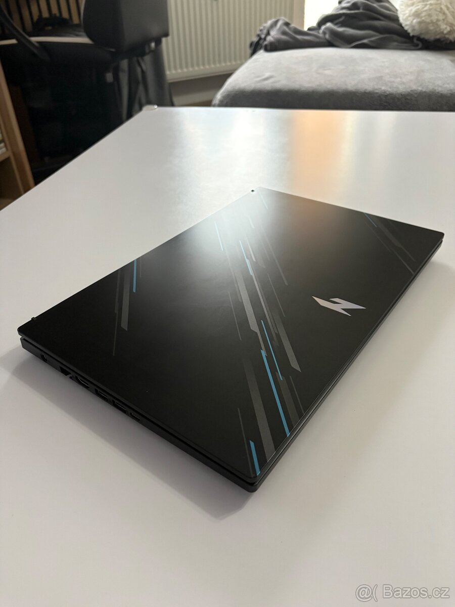Herní notebook Acer Nitro V15 Black + příslušenství - 2