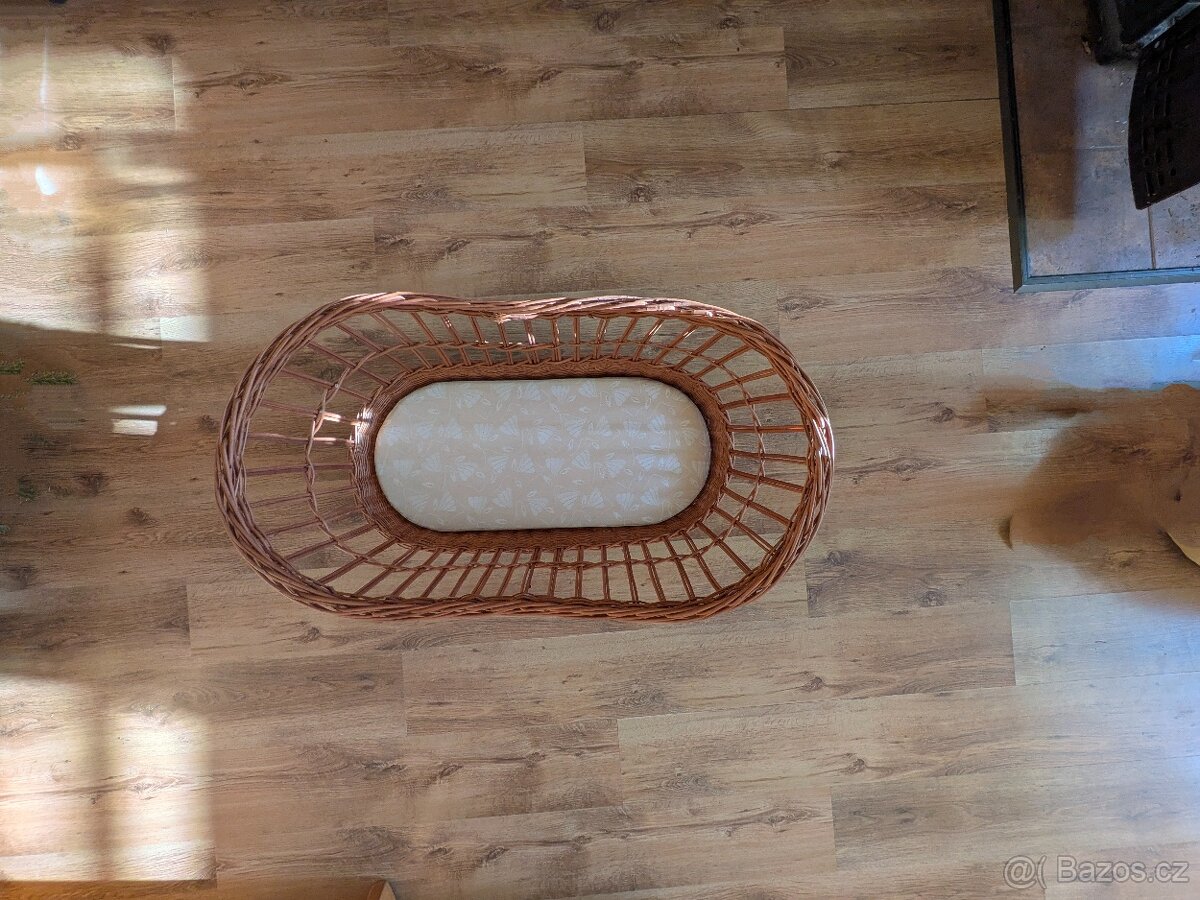 Ručně pletený proutěný košík s matrací - 2
