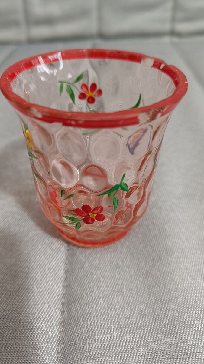 Sklenička s kytičkami - 2