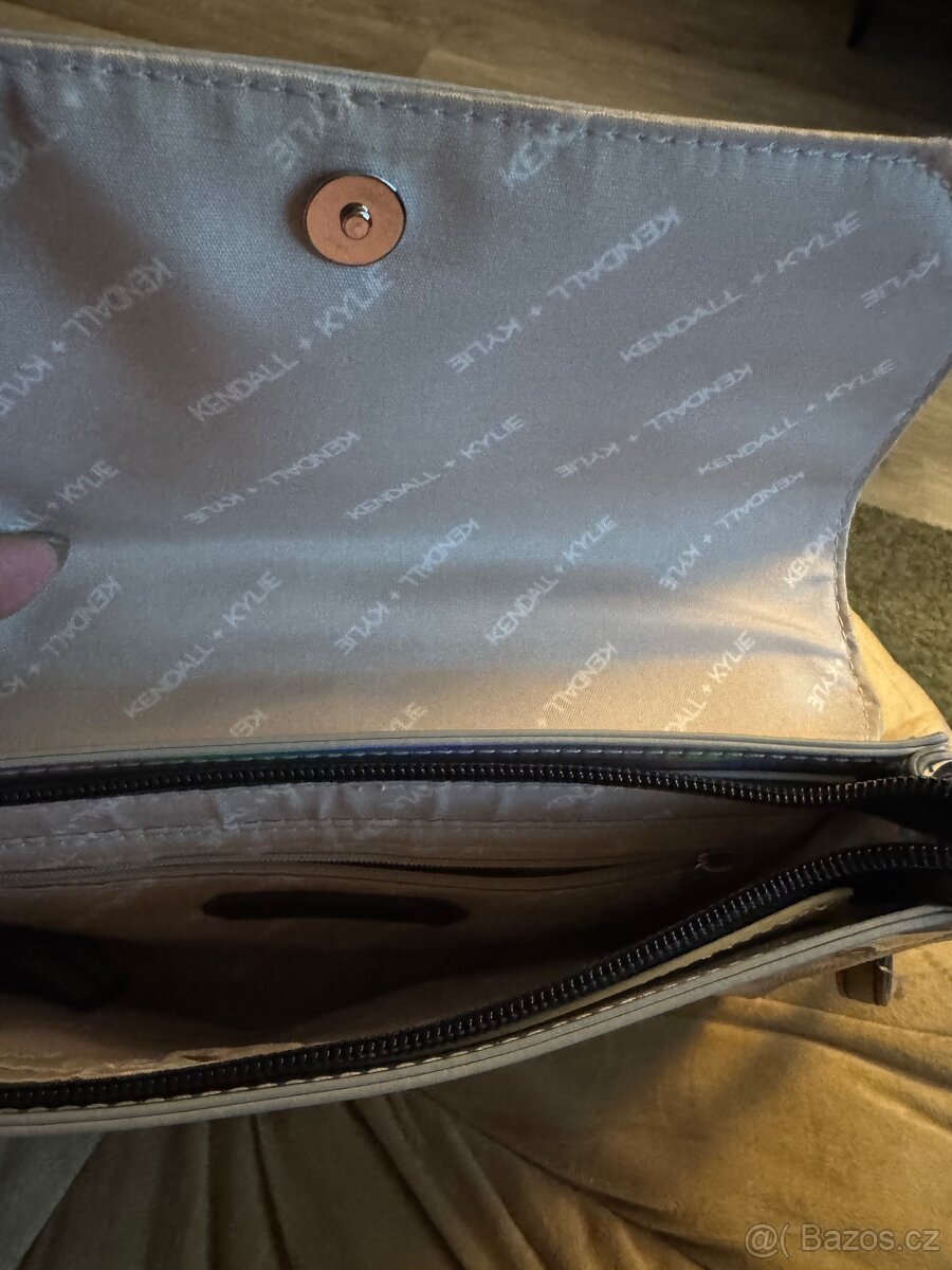 Krásná kabelka kendall&kyle jenner - 2