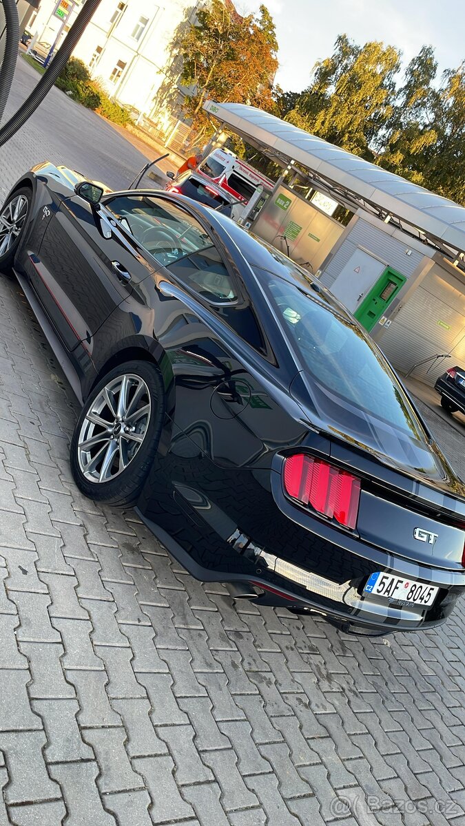 Mustang V8 5.0 Fastback - 2