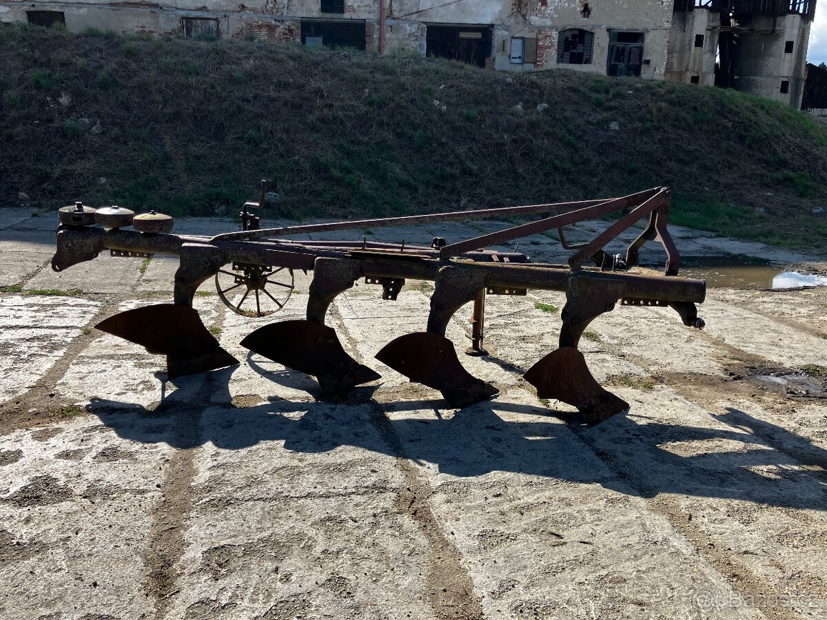 Čtyřradličný nesený pluh - 2