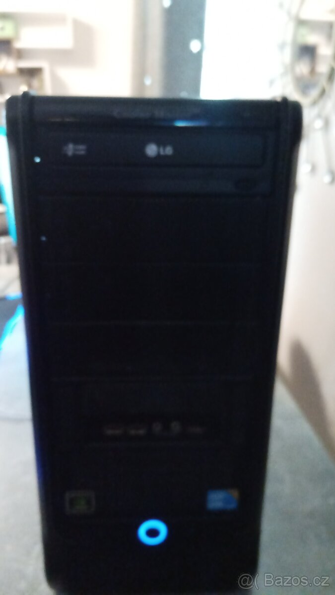Prodám herní PC s herní klávesnicí herní myší podložkou - 2