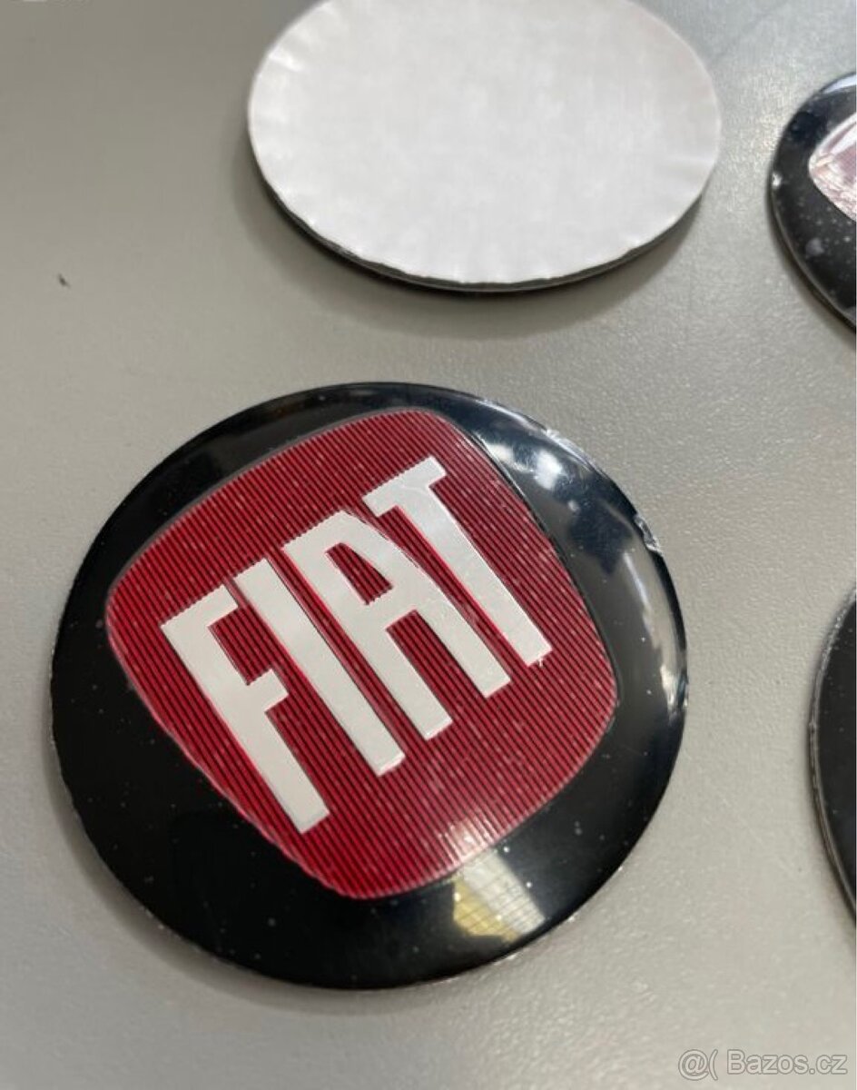 Středové pokličky / samolepky alu kola FIAT černý/ red - 2