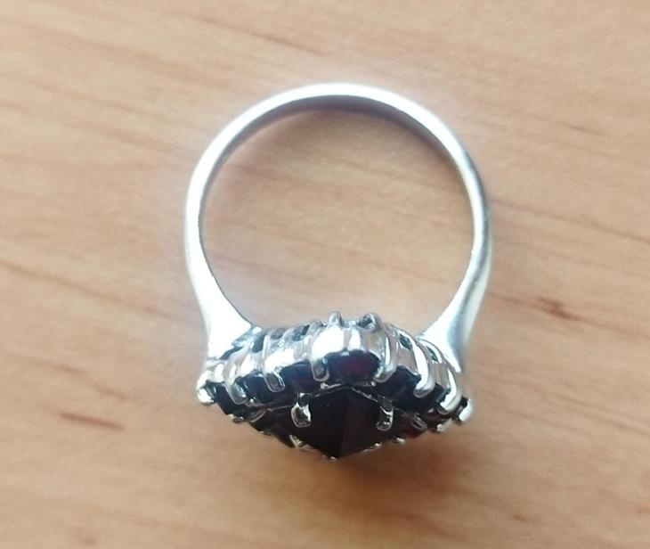 VELKÝ PRSTEN - ČESKÉ GRANÁTY - STŘÍBRO vel. 53 - 2