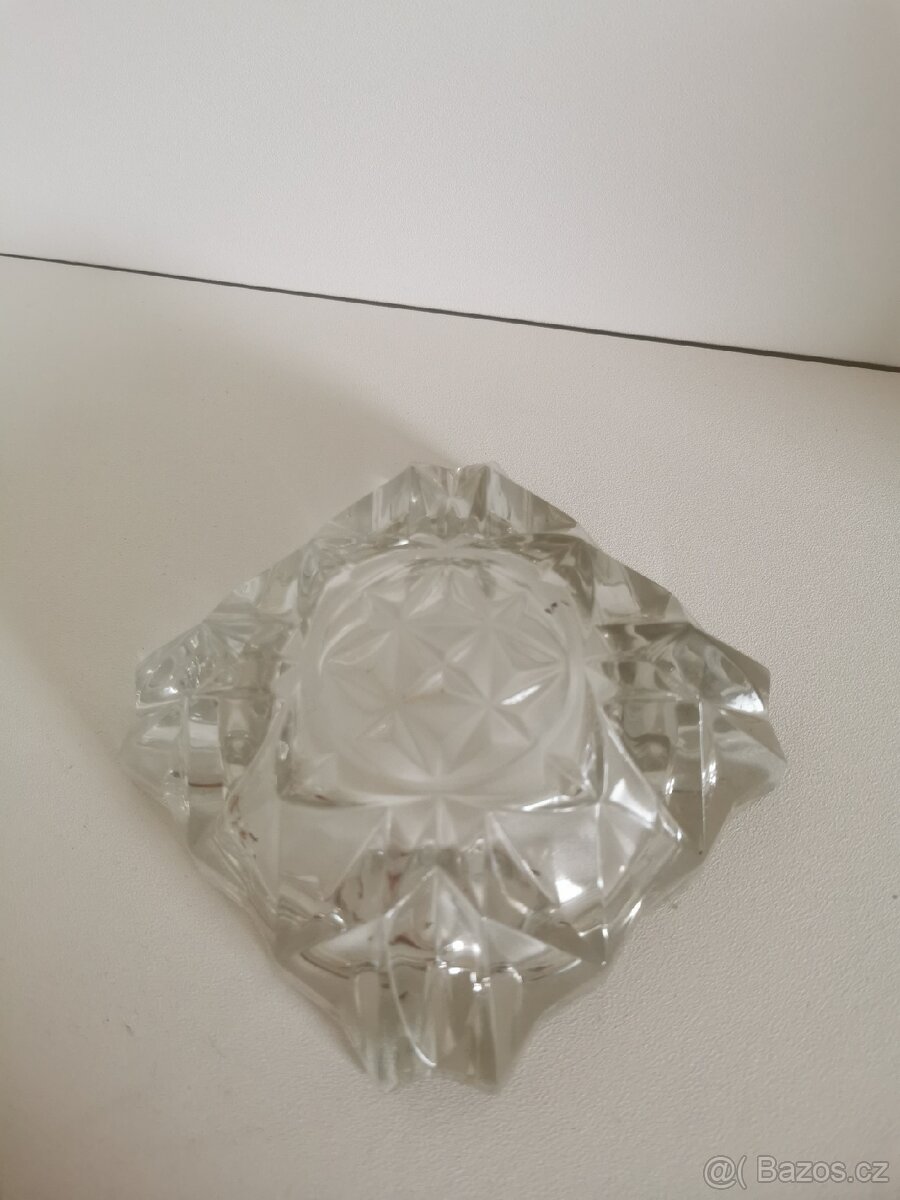 Skleněný popelník - 2