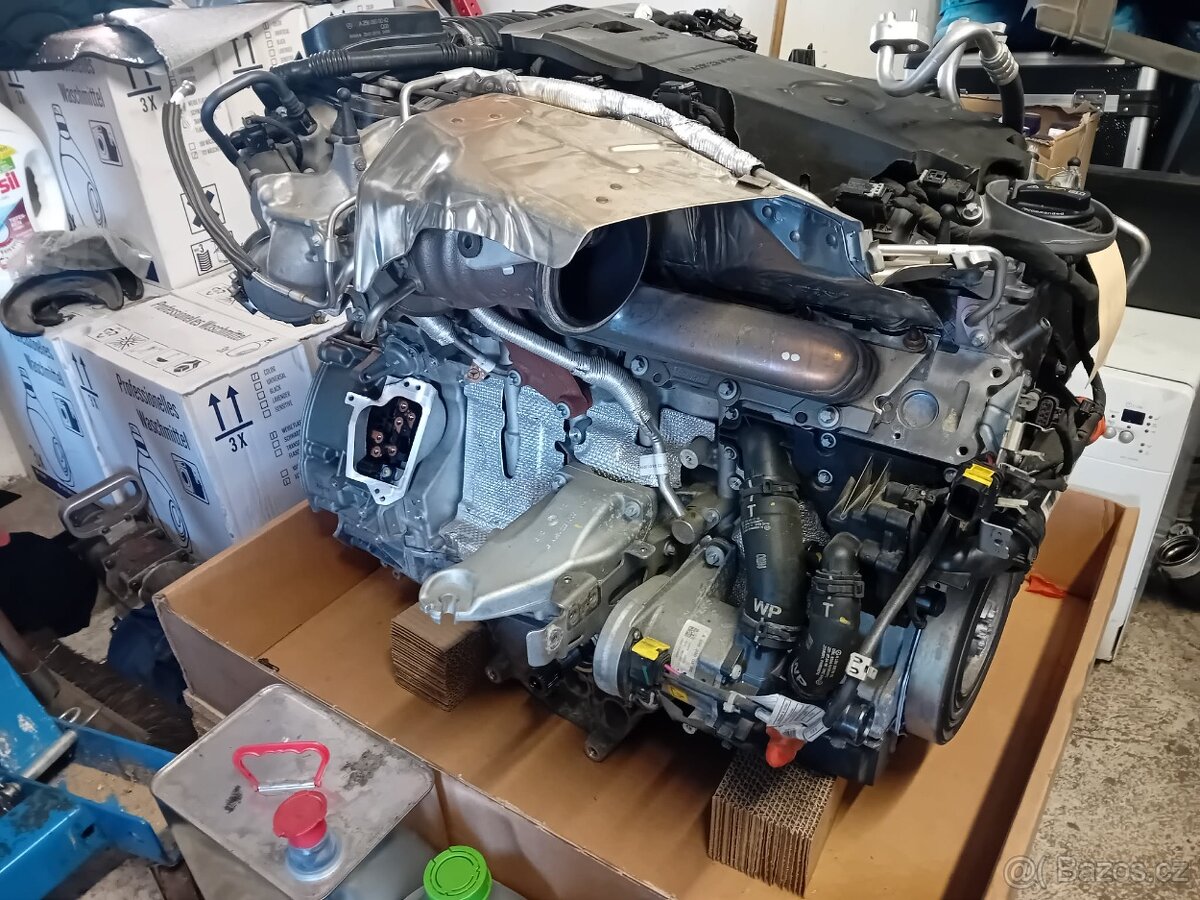 6V 3.0 benzinovy motor M256.930 - 2