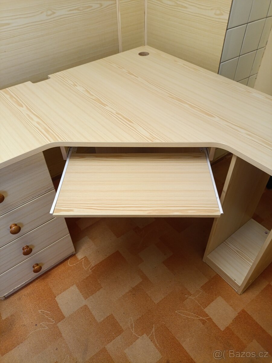 Psaci/pocitacovy stul - 2