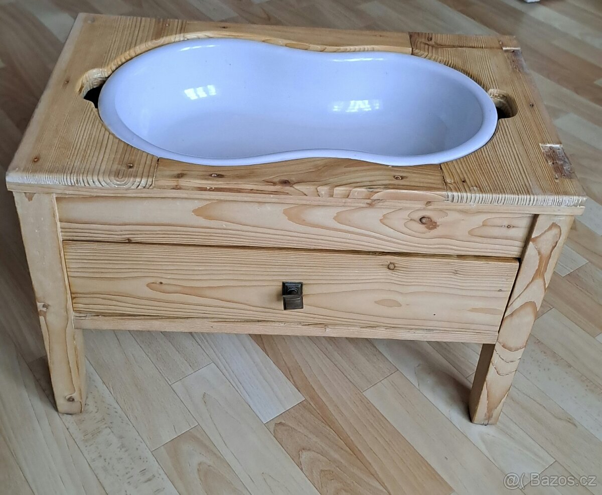 stolek, skříňka dřevěná - 2