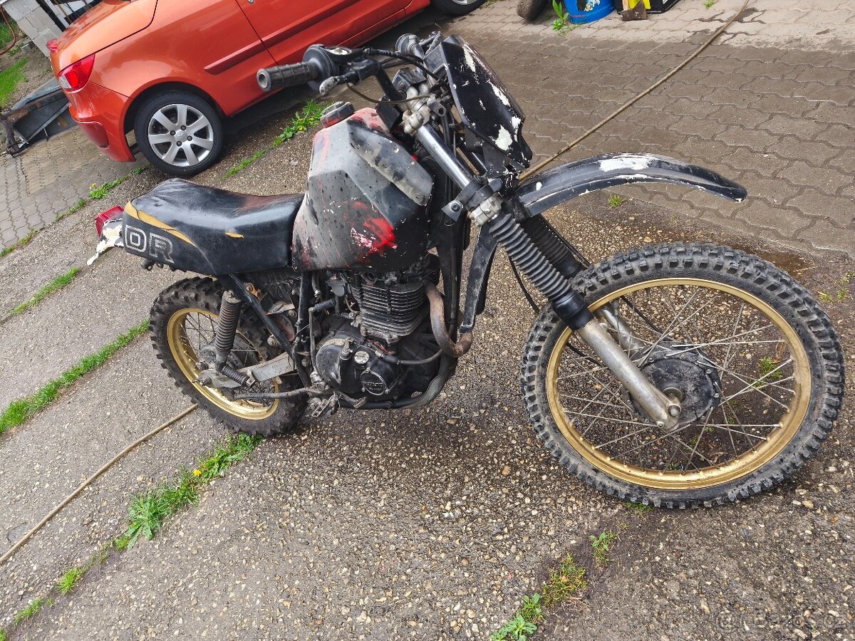 Suzuki DR 500