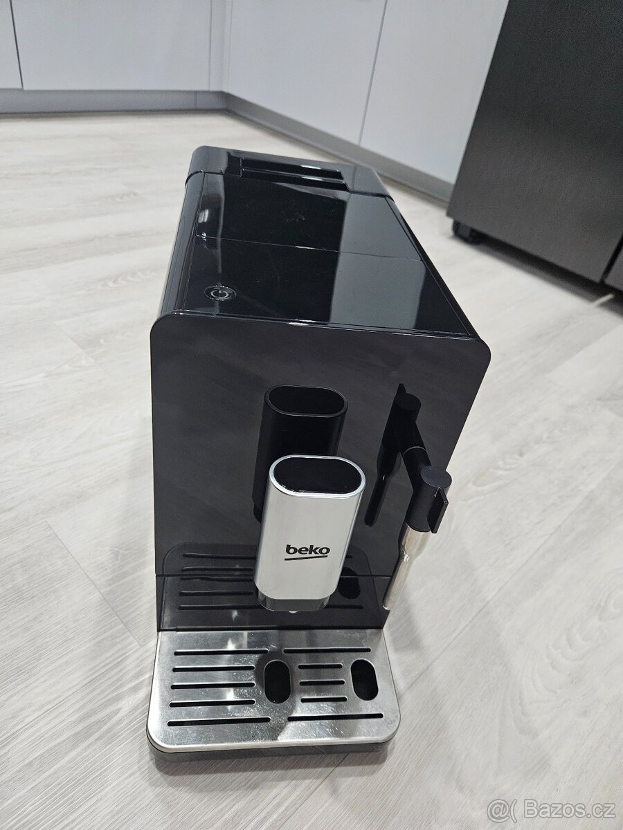 Automaticky kavovar BEKO - 2