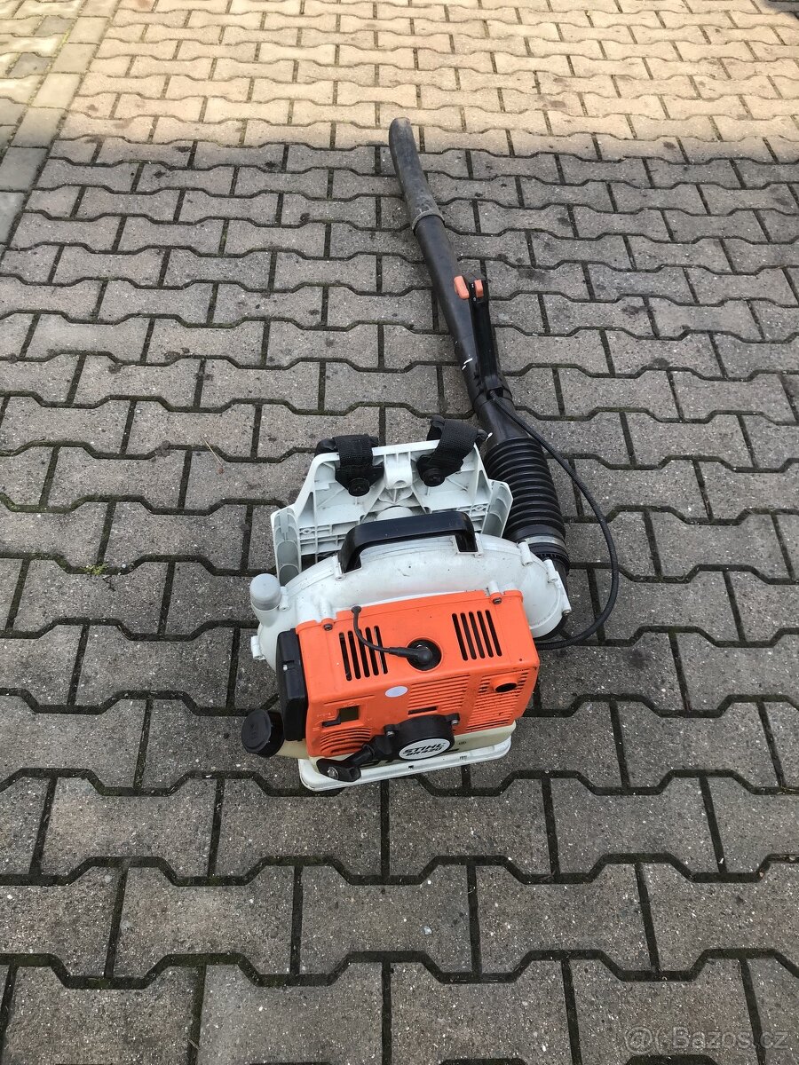 zádový foukač listí Stihl Br 420 - 2