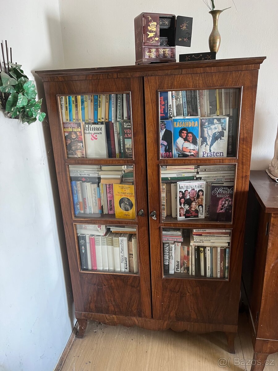 Starožitný nábytek - 2