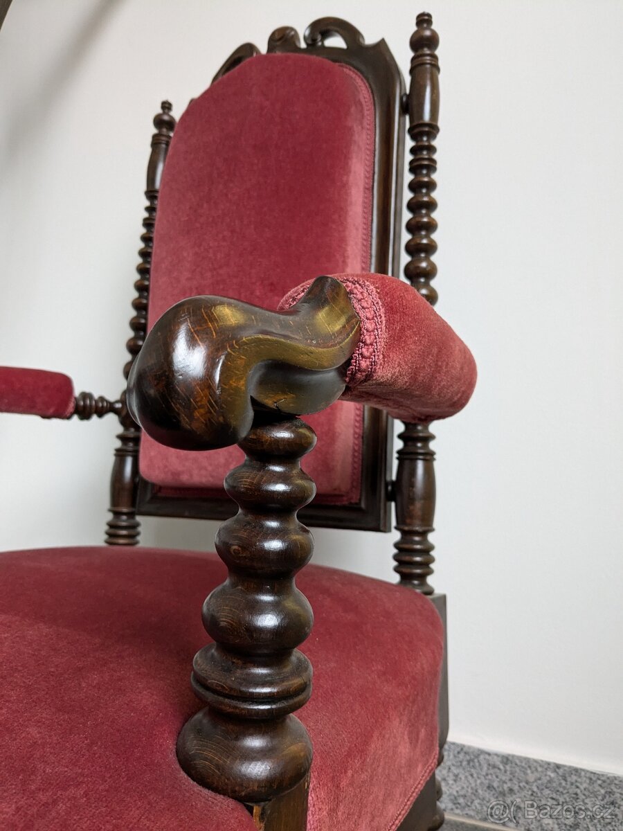 Křeslo zdobené - 2