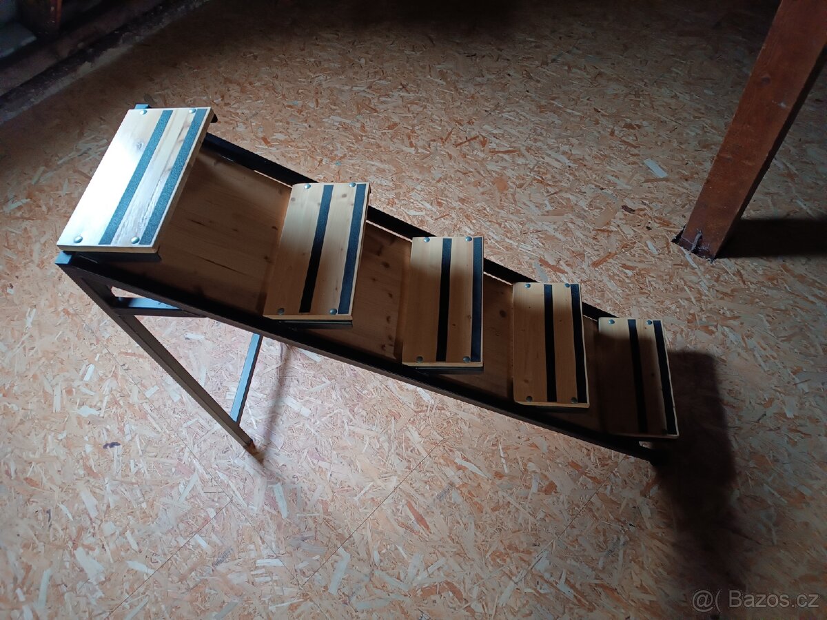 Schody k patrové posteli - 2