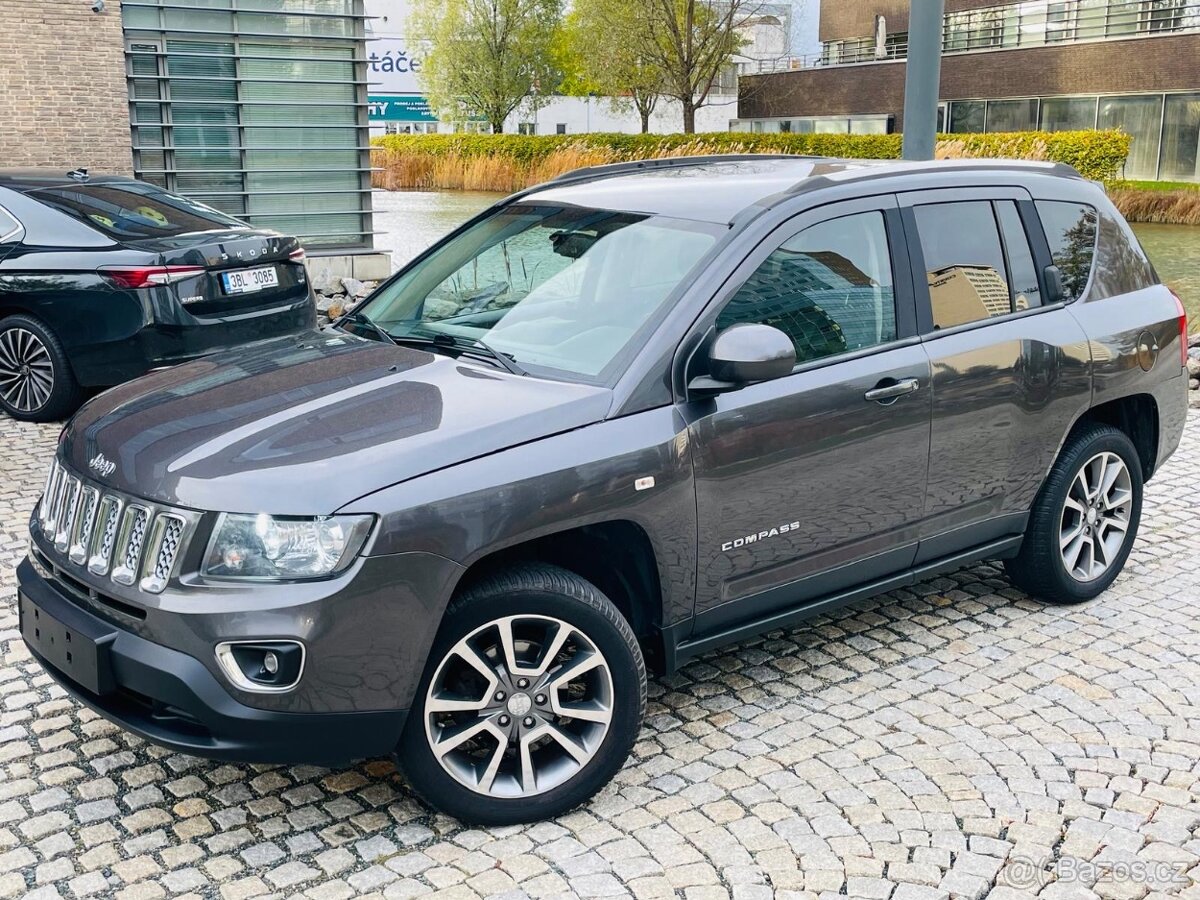 Jeep Compass 2.2D MANUÁL 4x4 KAMERA VÝHŘEV TAŽNÉ LIMITED - 2