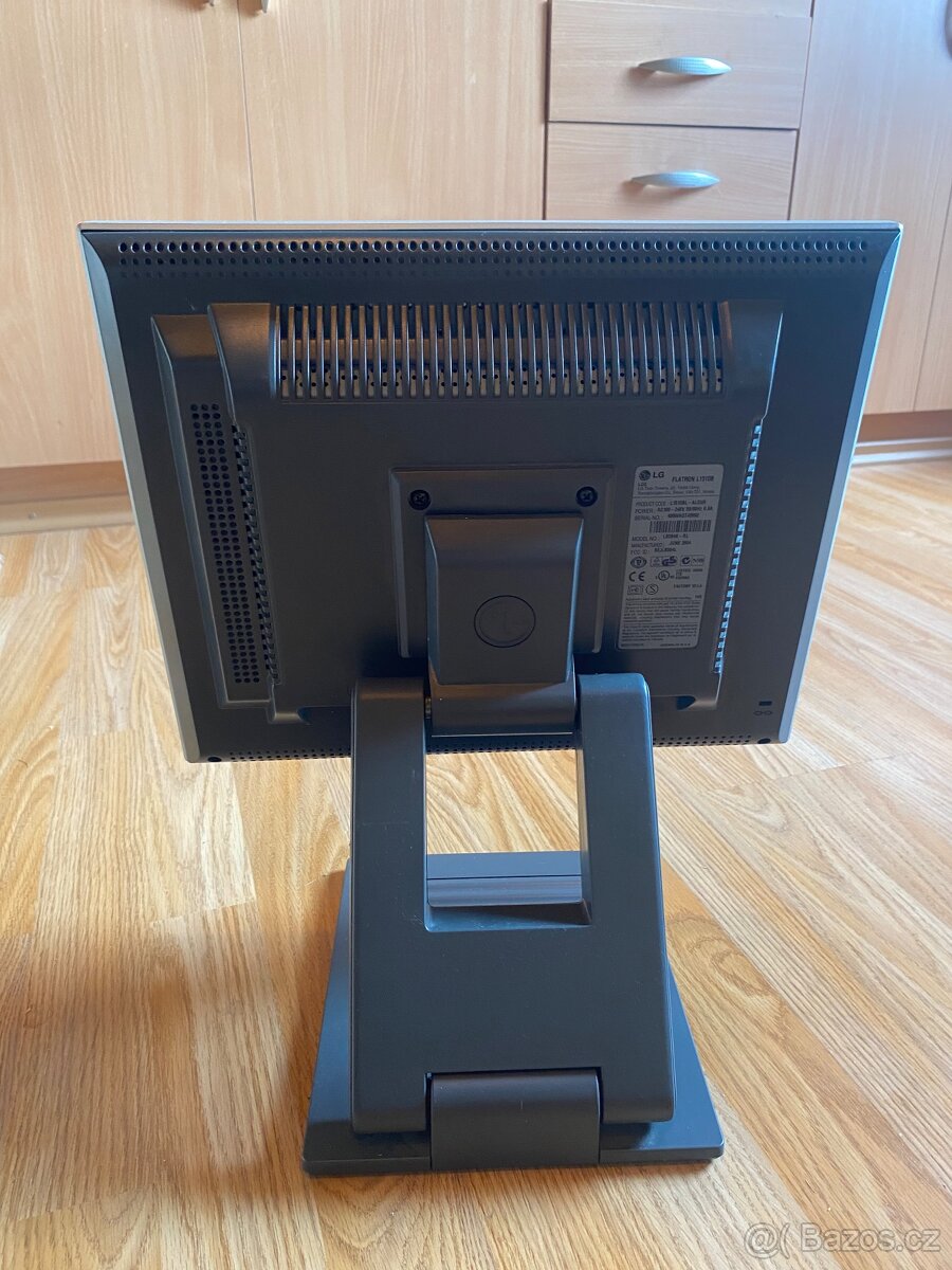 2x LCD monitor 4:3 - 2