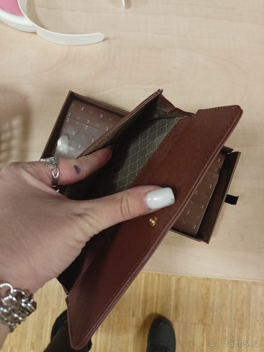 NOVÁ DÁMSKÁ PENĚŽENKA - 2