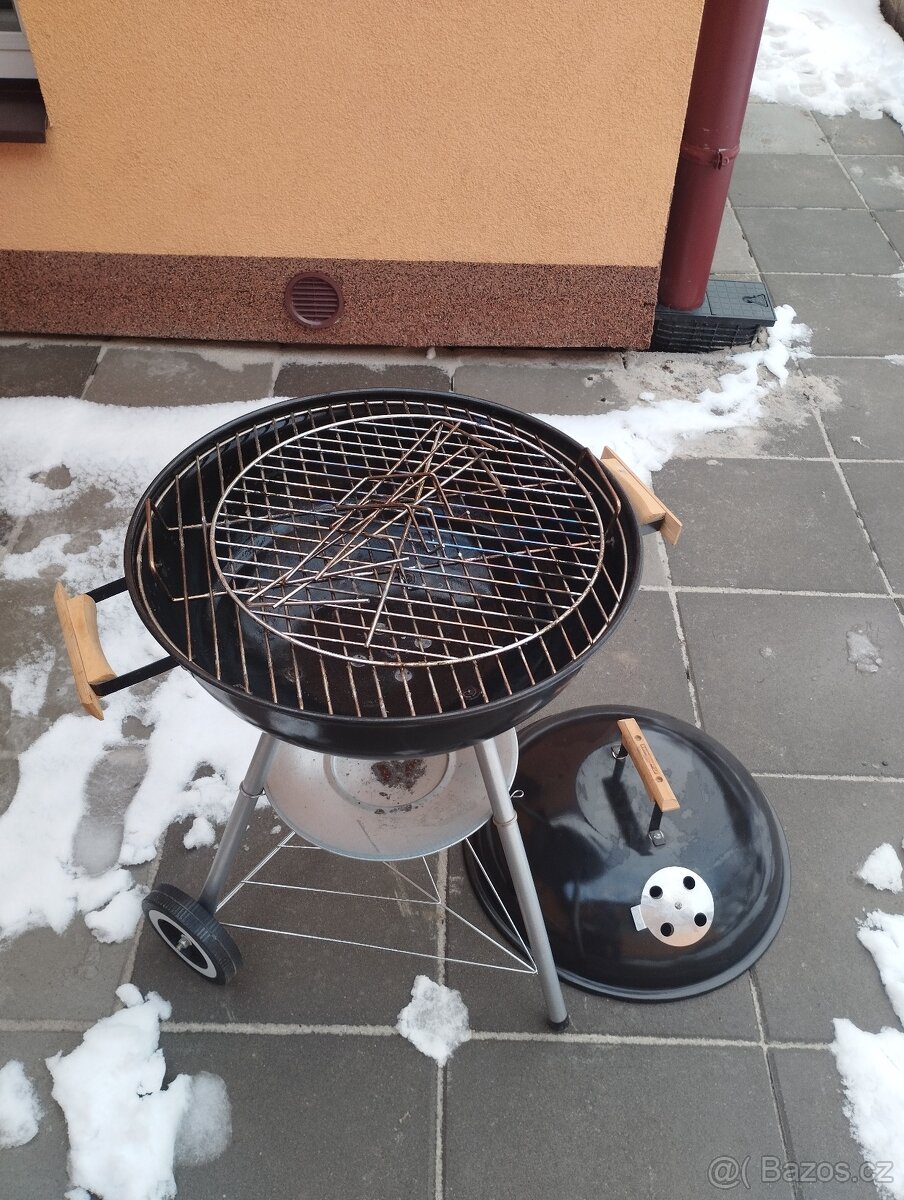 Gril na dřevěné uhlí - 2