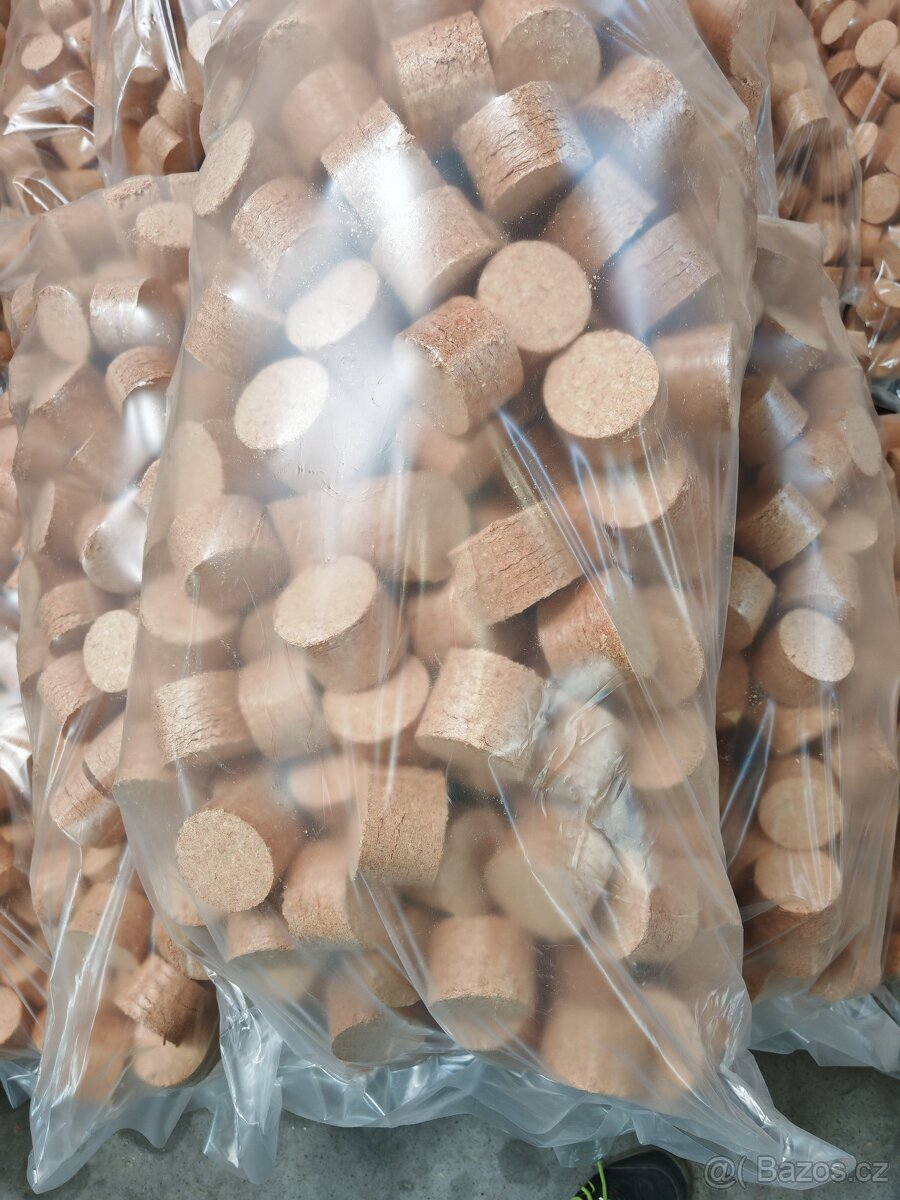 kvalitní dřevěné brikety - 2