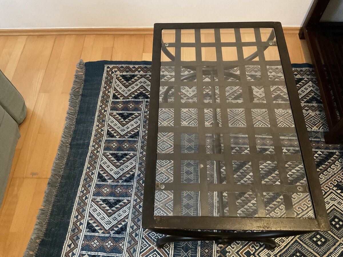 Konferenční stolek masívní - 2