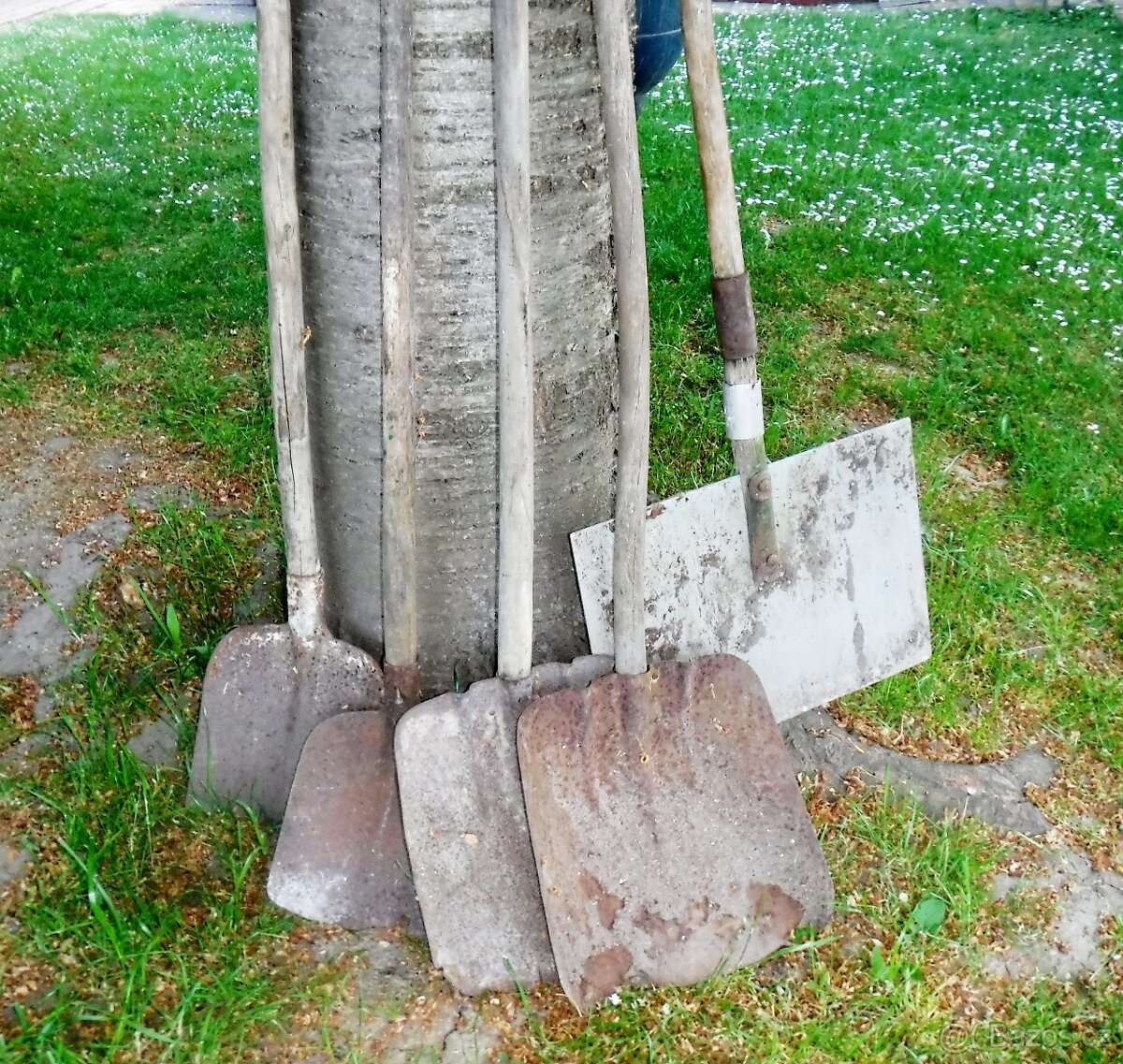 Kosa, ruční nářadí, ochranné štíty, sekerky - 2