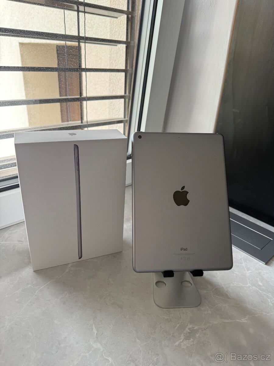 iPad (6. gen.) 128GB, Wi-Fi (2018) - 2