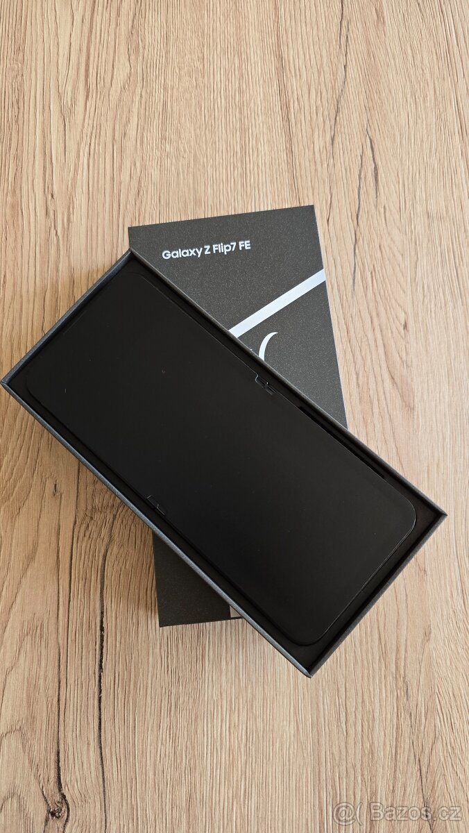 Samsung Galaxy Z Flip 7 FE - 2