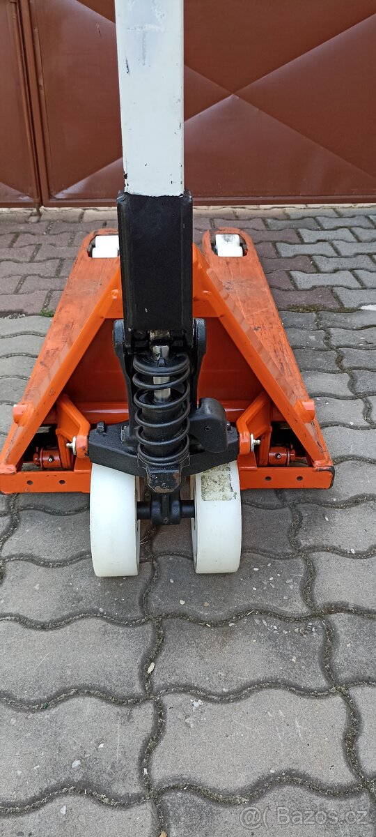Ruční paletový zvedák BT - 2