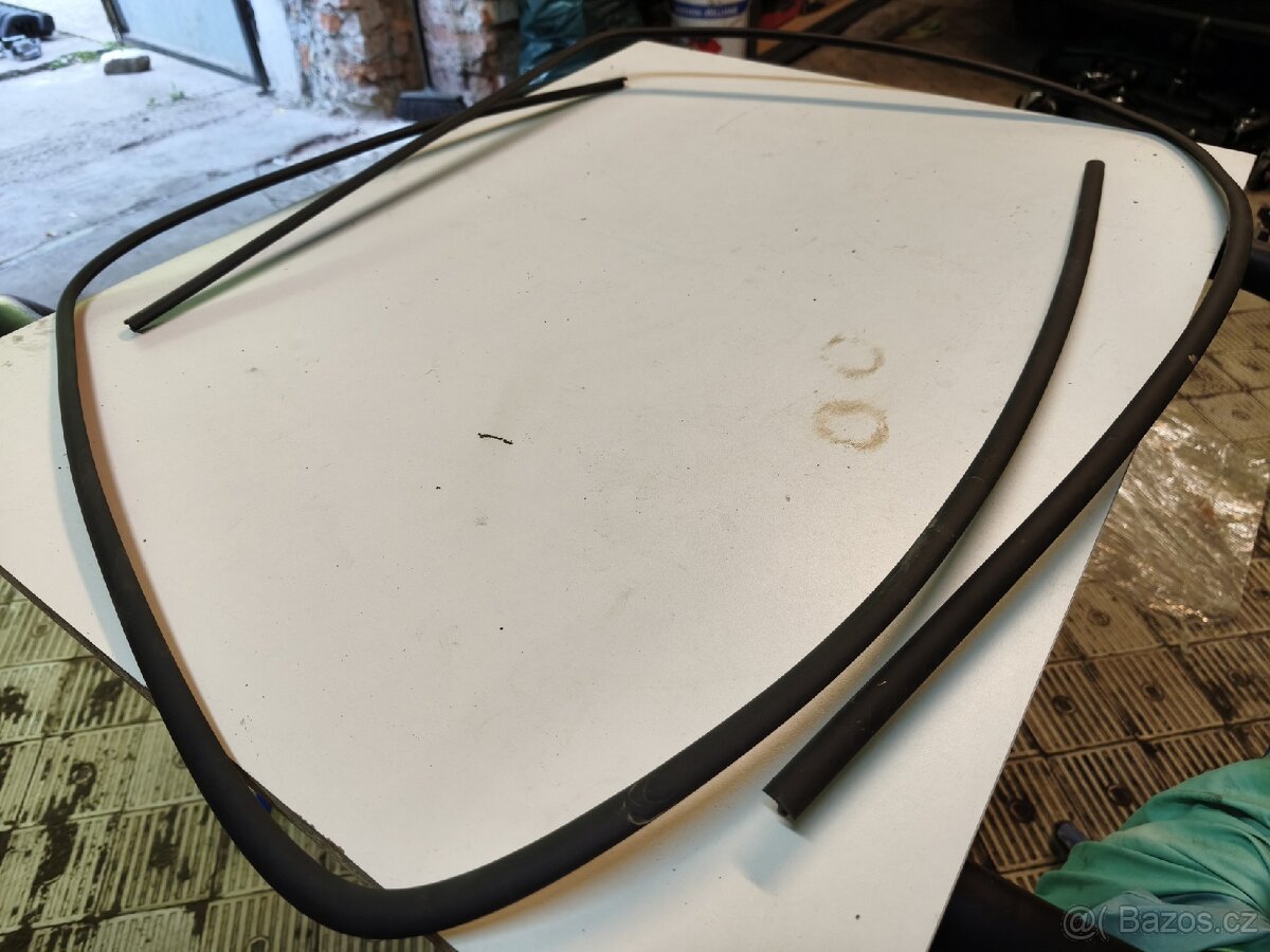 Rámečky předního zadního okna Porsche 930 - 2