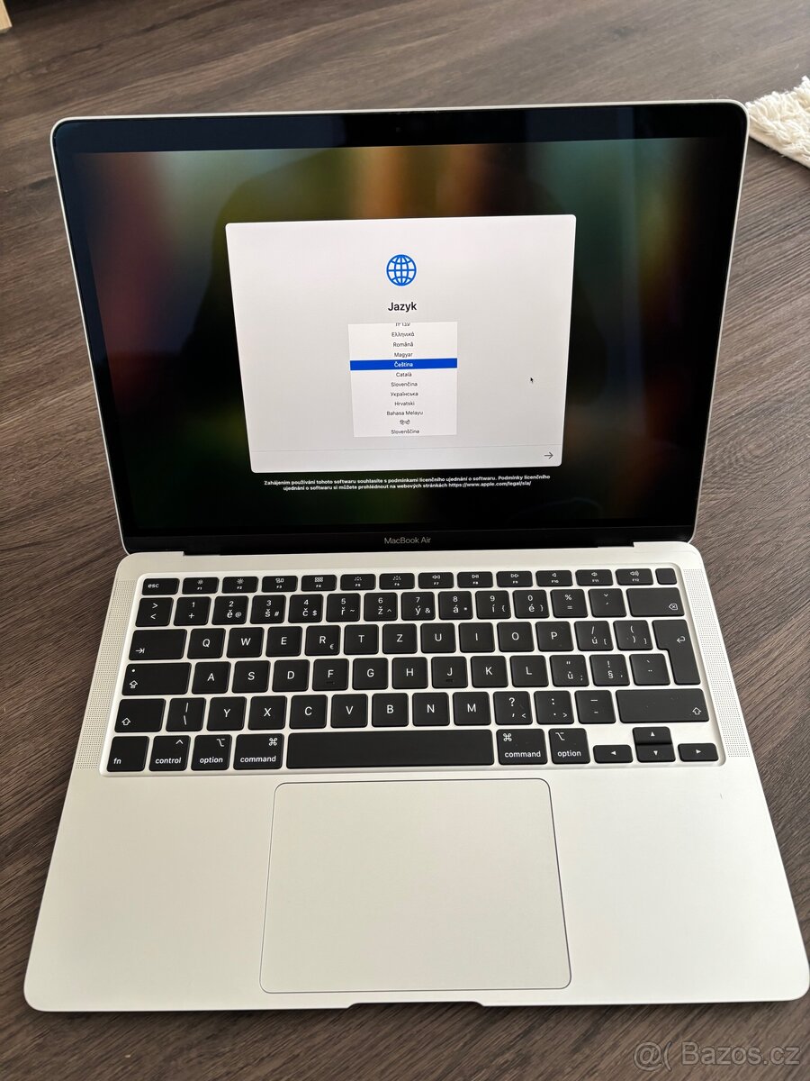 Macbook Air (2020) 13,3 palců intel core i3 - 2