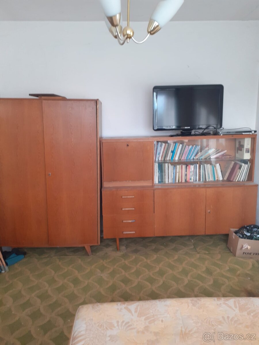 Postel s čelem a další nábytek - 2