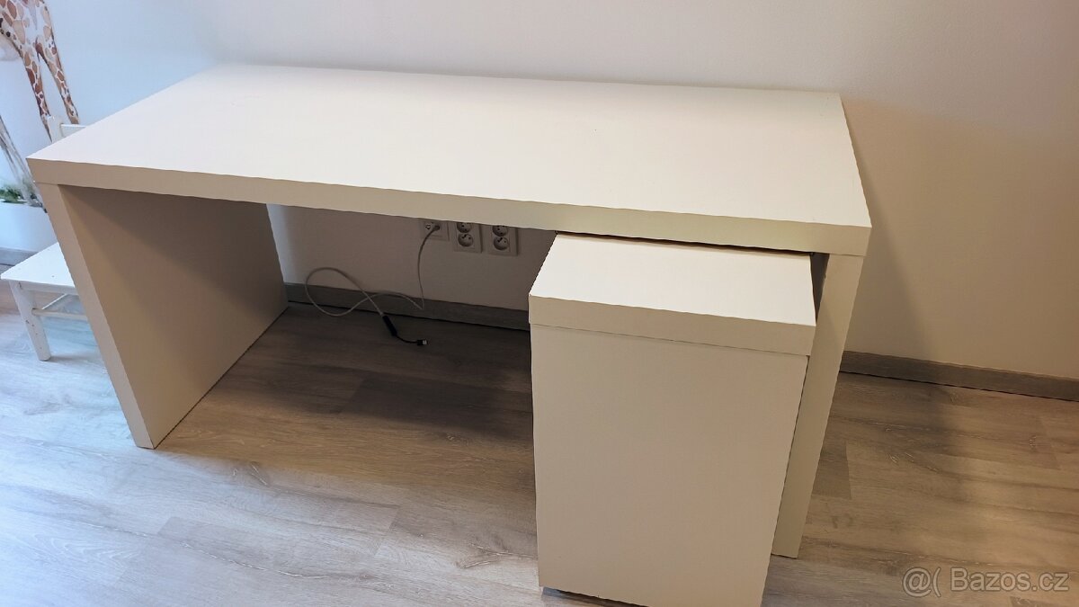 Psací stůl IKEA - 2