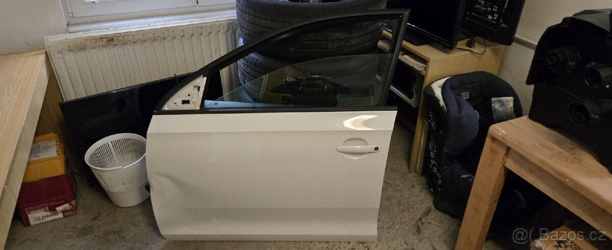 Škoda Rapid levé přední dveře - 2