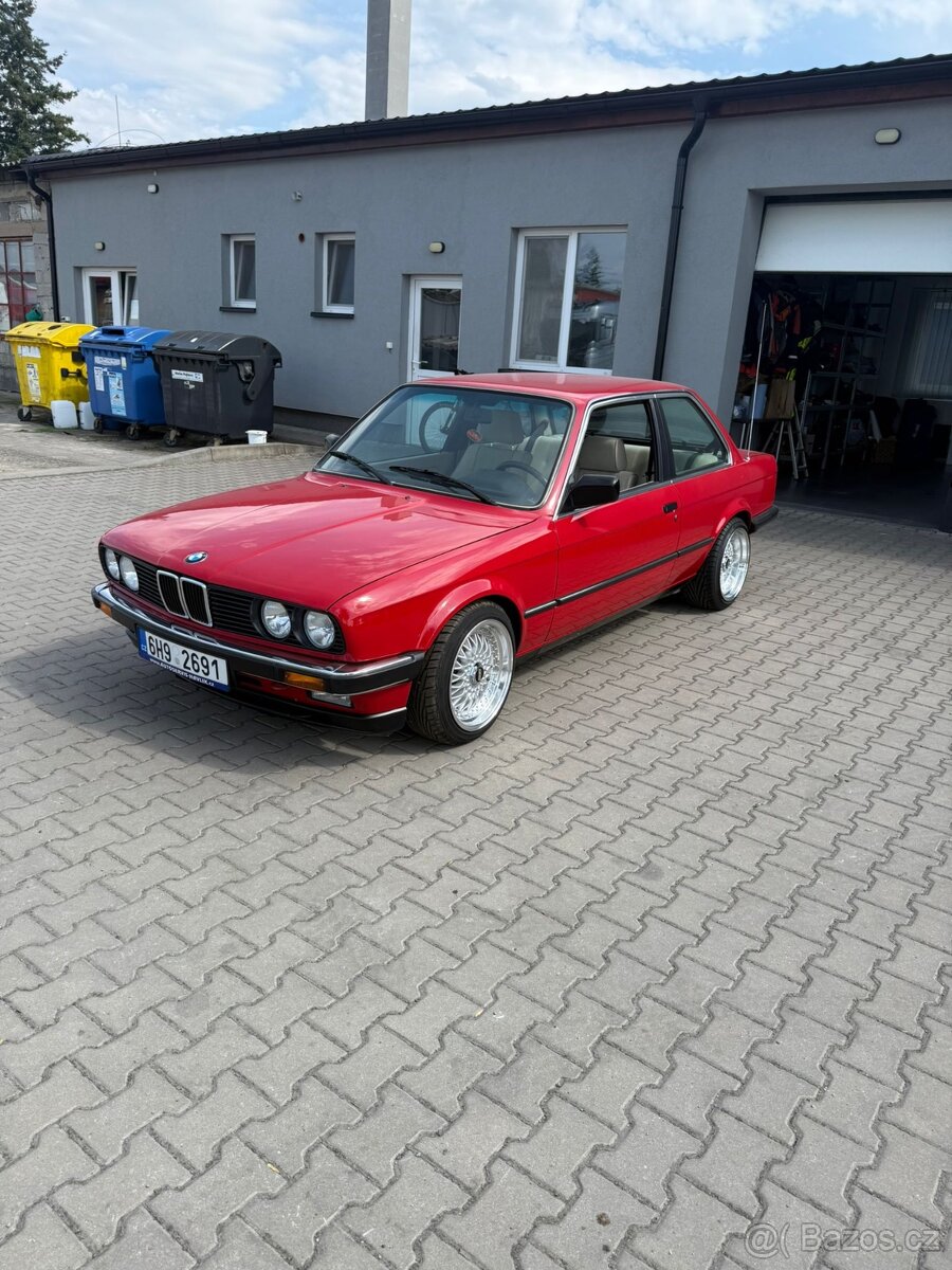 BMW 320i coupe - 2
