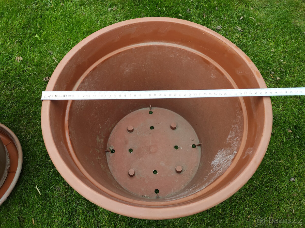 Dva velké květináče - 2