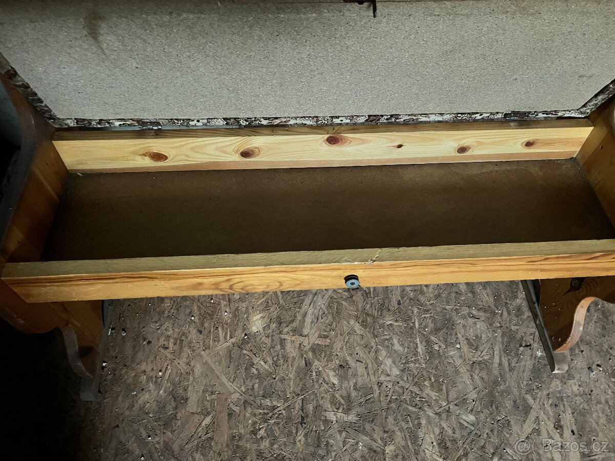 Rohová lavice + dvě židle k renovaci - 2