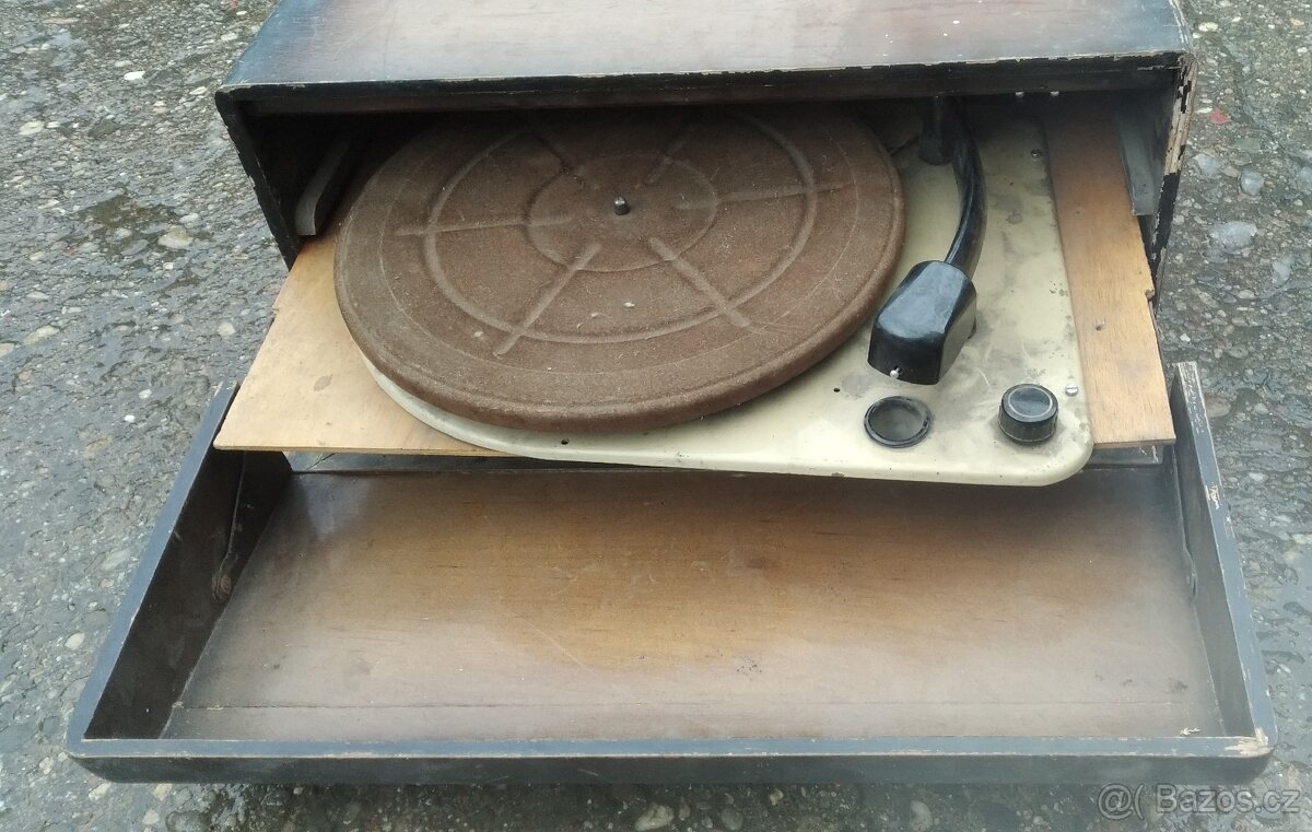Prodám starý gramofon značky Supraphon - 2