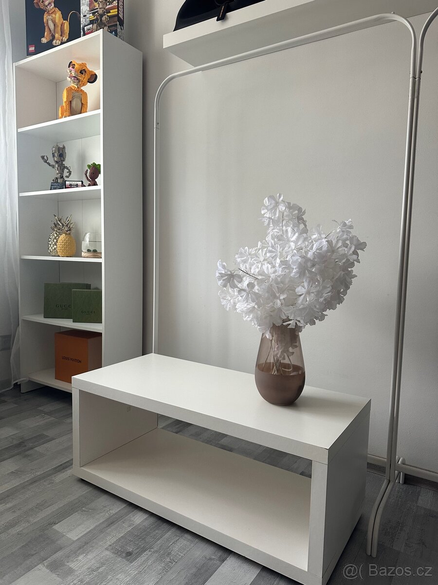 Regál / knihovna - 2