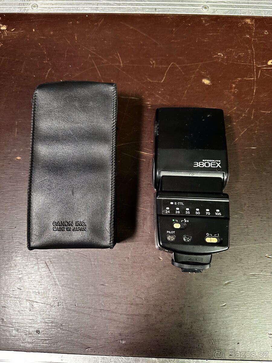 Prodám blesk Canon - 2