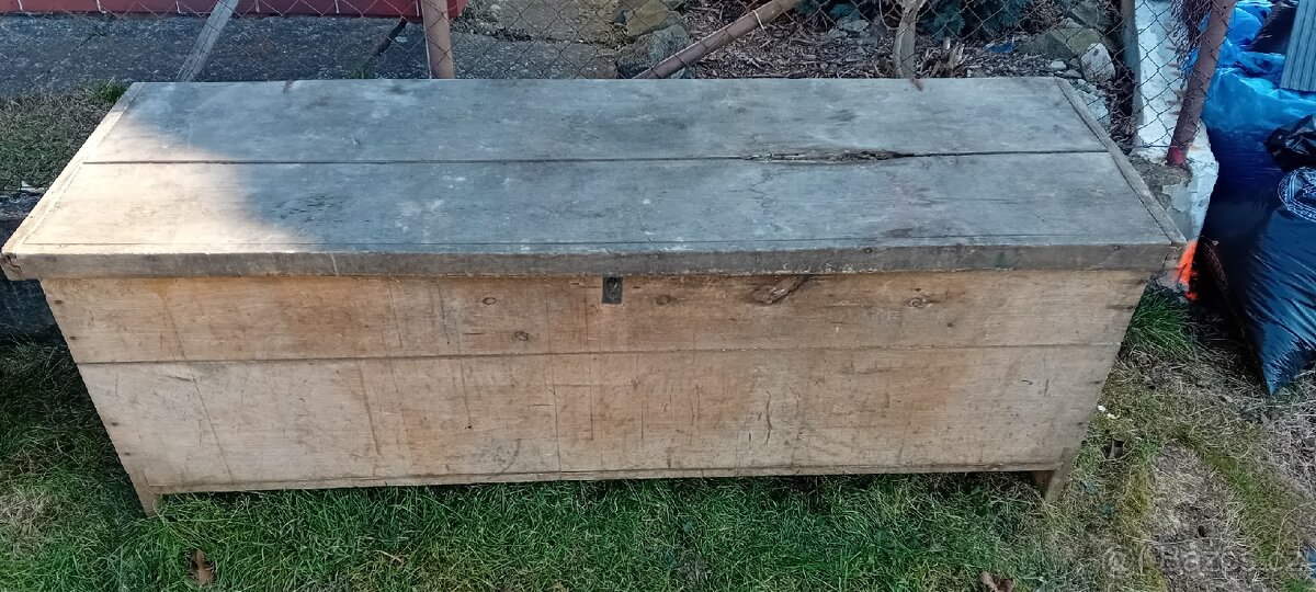 Starožitná dřevěná truhla - 2