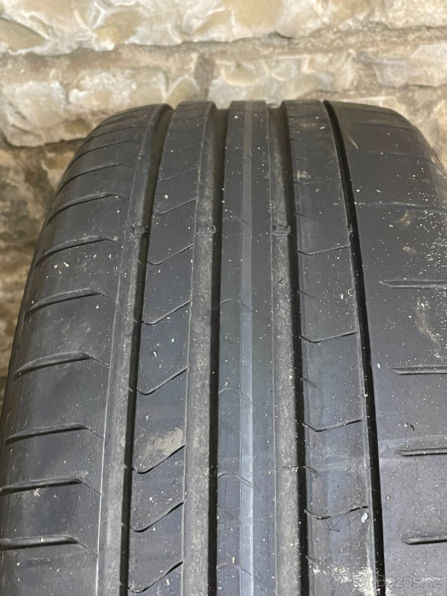 225/45/18 - 2