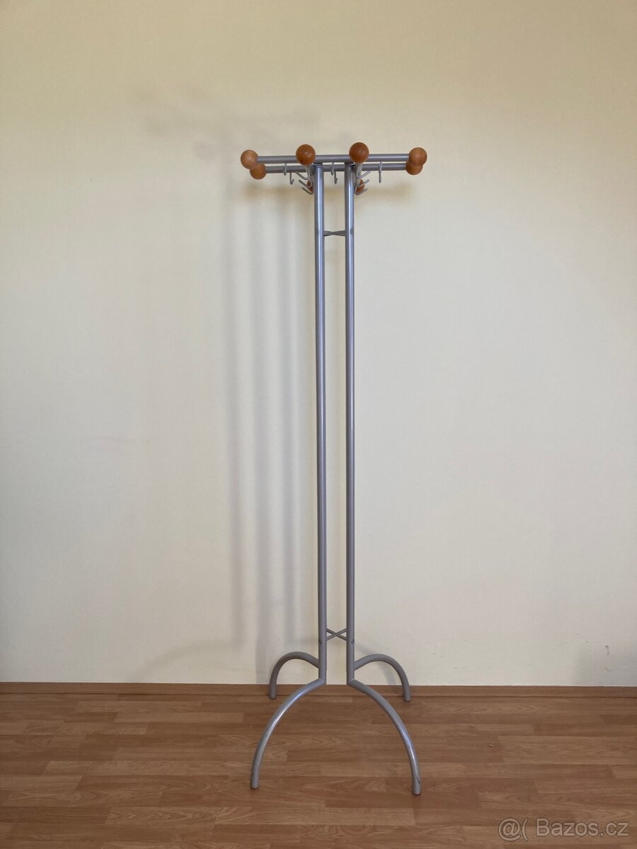 Prodám stojanový věšák - 2