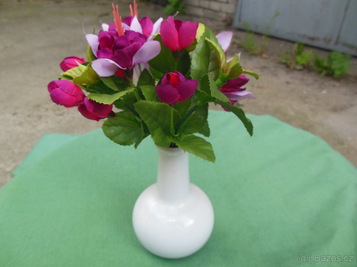 Vázička keramická bílá - 2